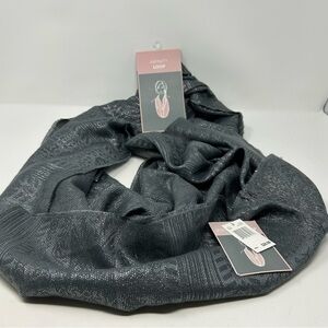 NWT Infinity Loop Gray Patterned Scarf Paisley Metallic